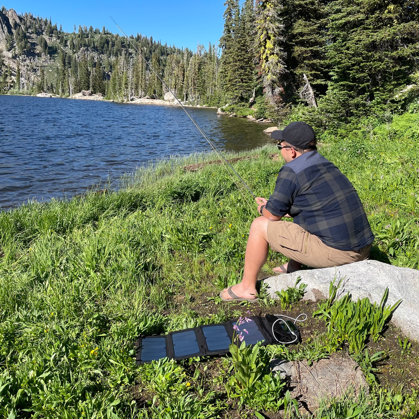 Traverse™ 26 Solar Charger